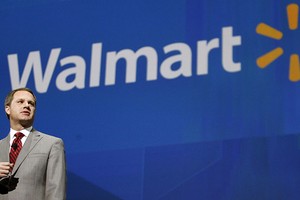 McMillon “vùng vẫy” trong nỗ lực cải tạo Wal-Mart