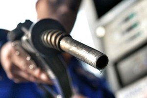 Xăng giảm gần 400 đồng/lít từ 15h ngày 18/12