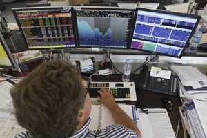 Khối ngoại tiếp tục mua ròng gần 100 tỷ đồng trong phiên 3/3