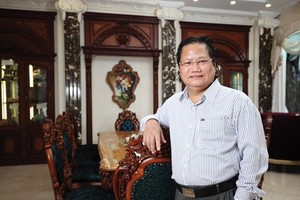 Ông “trùm” cổ vật Đỗ Hùng: “Mua của người chán, bán cho người chơi“