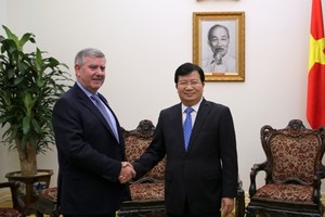 Phó Thủ tướng Trịnh Đình Dũng tiếp ông Irial Finan Phó Chủ tịch điều hành Tập đoàn Coca Cola (Ảnh: VGP)