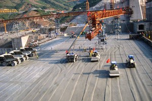 S12 tiếp tục với điệp khúc hoãn cổ tức