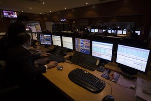 Phiên 11/11, khối ngoại bán mạnh cổ phiếu "bị đẩy" giá lên