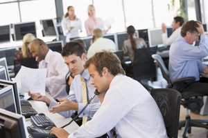 Khối ngoại mua mạnh SAB, bán VNM và VIC trong phiên 15/12