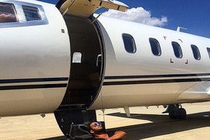 Hội cha mẹ giàu khoe cuộc sống vương giả