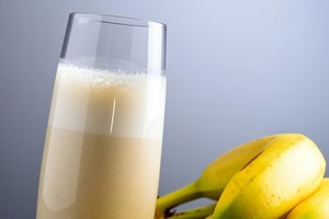 Điều gì xảy ra khi bạn ăn chuối và uống sữa cùng nhau?