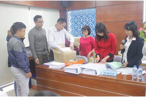 Tổ chuyên gia, tổ thẩm định, đại diện nhà thầu mở Hồ sơ dự thầu