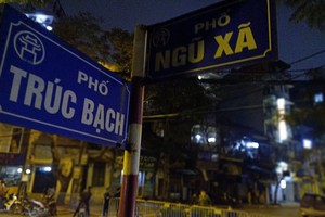 Phố Trúc Bạch tối 6/3 (ảnh infornet)