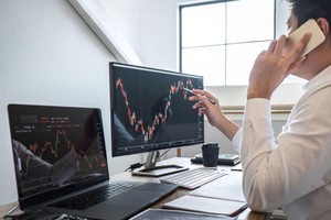 Giao dịch chứng khoán khối ngoại ngày 24/12: Tiếp tục chốt lời cổ phiếu CEO