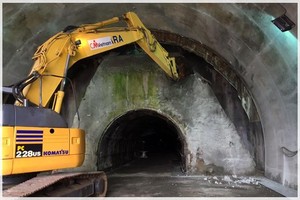 CMVIETNAM (CMS): Cổ phiếu tăng phi mã, Chủ tịch và Tổng giám đốc liên tục đăng ký bán ra