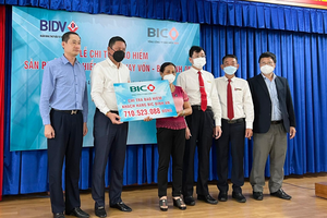 BIC trao hơn 710 triệu đồng tiền bảo hiểm người vay vốn cho khách hàng tại Lâm Đồng
