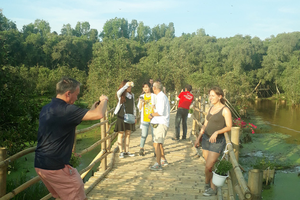 Cầu tre vạn bước Trà Sư- nơi trải nghiệm lý tưởng thu hút du khách