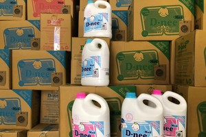 Triệt phá cơ sở sản xuất nước giặt giả tại Hà Nội