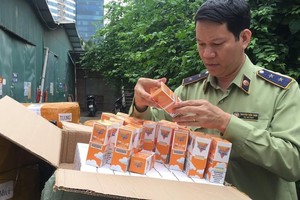 Thu giữ lô hàng 14.000 lọ tinh dầu thuốc lá điện tử