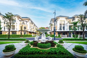 Verosa Park là dự án nhà liên kế & biệt thự đẳng cấp 5 sao của KDH, đã bán gần hết 100%, bắt đầu bàn giao vào tháng 5/2020.