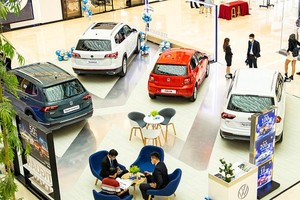 Doanh số ô tô tăng vọt trước bị bước vào mua cao điểm quý IV