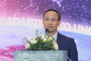 TS. Cấn Văn Lực phát biểu tại Diễn đàn Cấp cao Cố vấn tài chính Việt Nam lần thứ hai - năm 2024 với chủ đề “Ứng biến trong vạn biến” diễn ra chiều 6/6. Ảnh Chí Cường.