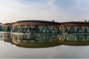 Lotus Restaurant - đóa hoa sen bên hồ Vua Lê.