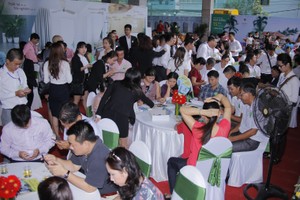 100 căn hộ khách sạn Ariyana Smart Condotel Nha Trang đã được đặt mua nhân dịp cất nóc dự án