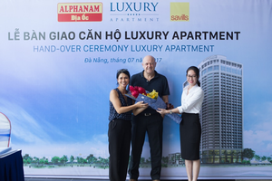 Ông Joel J.V và bà P.N.L nhận bàn giao căn hộ 11xx sáng ngày 5/7