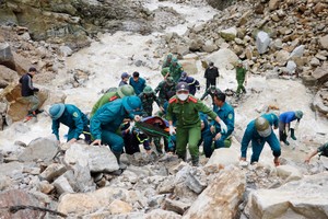 Hỗ trợ nạn nhân vụ sạt lở tại công trường thủy điện ở Lai Châu