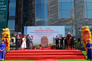 Lễ gắn biển công trình chào mừng Đại hội đại biểu toàn quốc lần thứ XIV