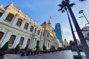 Đường phố TP.HCM thông thoáng trong ngày đầu thực hiện giãn cách xã hội