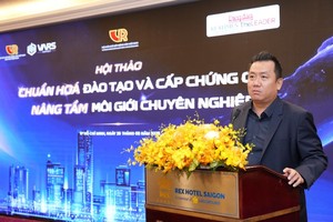 Ông Phạm Lâm, Phó chủ tịch Hội Môi giới bất động sản Việt Nam (VARS) phát biểu tại hội thảo.