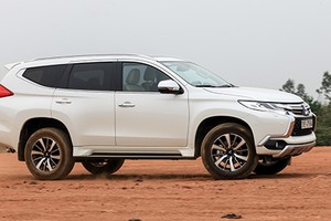 Mitsubishi Pajero Sport 2017 giảm giá lần hai dịp cuối năm. Ảnh: Lương Dũng.