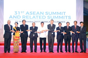 Thủ tướng Nguyễn Xuân Phúc và lãnh đạo các nước ASEAN.