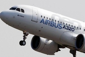 Một chiếc A320neo của Airbus đang cất cánh: Ảnh: Reuters