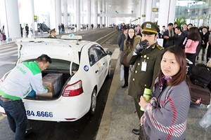 Taxi truyền thống ở sân bay Nội Bài đang bị giảm số lượng do cạnh tranh với taxi công nghệ