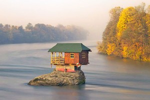 Nguồn gốc ngôi nhà cô độc nổi tiếng trên sông Serbia