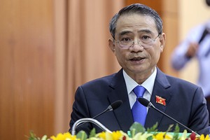 Ông Trương Quang Nghĩa - Bí thư Thành ủy Đà Nẵng phát biểu tại phiên khai mạc HĐND TP Đà Nẵng sáng 5/12. Ảnh: Nguyễn Đông