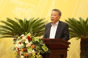 Giám đốc Sở Văn hóa và Thể thao Tô Văn Động trình bày tờ trình tại kỳ họp