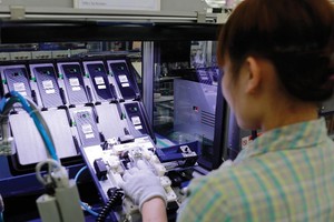 Nhờ Samsung mà cả xuất khẩu và xuất siêu của Việt Nam đã có tăng trưởng tốt thời gian qua, song chỉ nỗ lực của Samsung là chưa đủ. Ảnh: Đức Thanh