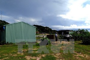 Khu đất xây dựng Nhà máy lọc dầu Vũng Rô sau khi san ủi mặt đang bị bỏ không gây lãng phí. (Ảnh: Thế Lập/ TTXVN)