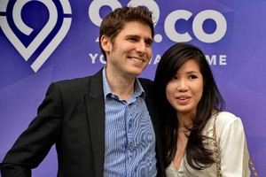 Tỷ phú Eduardo Saverin và vợ Elaine Andriejanssen. Ảnh: AFP