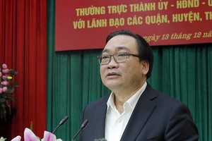 Bí thư Thành ủy Hà Nội yêu cầu các đơn vị liên quan xác định rõ trách nhiệm trong quá trình lát đá vỉa hè không đảm bảo chất lượng