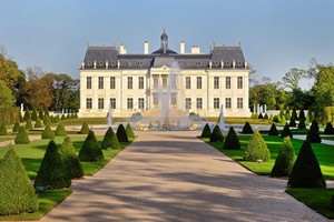 Cung điện Chateau Louis XIV. Ảnh: SWNS.com.