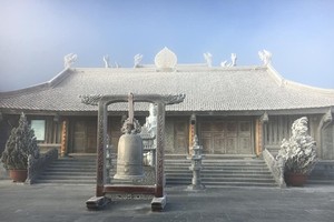 Băng tuyết phủ trắng đỉnh Fansipan và rừng Hoàng Liên