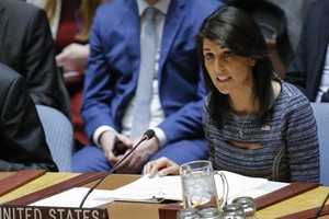 Đại sứ Mỹ tại Liên Hợp Quốc Nikki Haley phát biểu sau cuộc bỏ phiếu tại Hội đồng Bảo an. Ảnh: AFP.