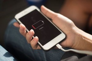 Làm gì khi iPhone chạy chậm đi