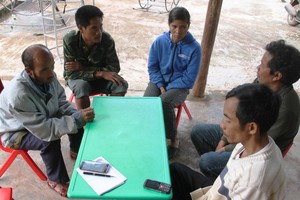 Nhiều hộ nghèo tại xã Tà Rụt phản ánh đã nộp tiền nhưng chưa có nhà.