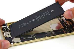 Người dùng Việt Nam được thay pin với giá 730.000 đồng.