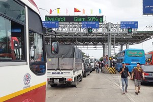 Trạm thu phí Cai Lậy - nơi đang gây nhiều bức xúc cho người tham gia giao thông. Ảnh: Hải An