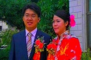 Bức ảnh không rõ thời gian chụp của bà Yang Huiyan và chồng tại lễ cưới. Ảnh: SCMP