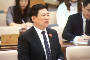 Tổng Kiểm toán Nhà nước Hồ Đức Phớc trình bày Tờ trình. Ảnh: VGP/Nguyễn Hoàng