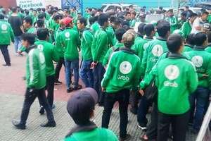 Hàng loạt lái xe Grabbike đình công sau khi bị tăng mức chiết khấu