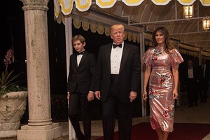 Gia đình Tổng thống Trump tại một bữa tiệc ở Mar-a-Lago. Ảnh: AFP